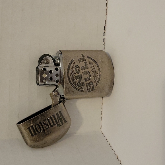 Vintage lighters- have never been used!! No Fluid in them!!! - Picture 2 of 3